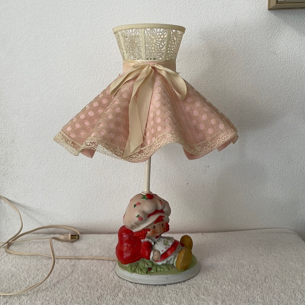 Vintage 1980s Strawberry Shortcake Lamp 16” Tall USED! Read Description!